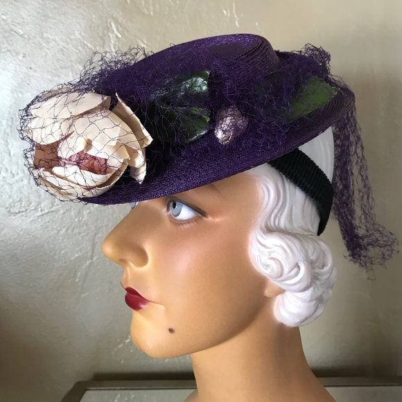 CAPTIVATING 1930s\' PURPLE STRAW TILT HAT WITH LARGE FABRIC FLOWER, VEIL & STRAP main image 4
